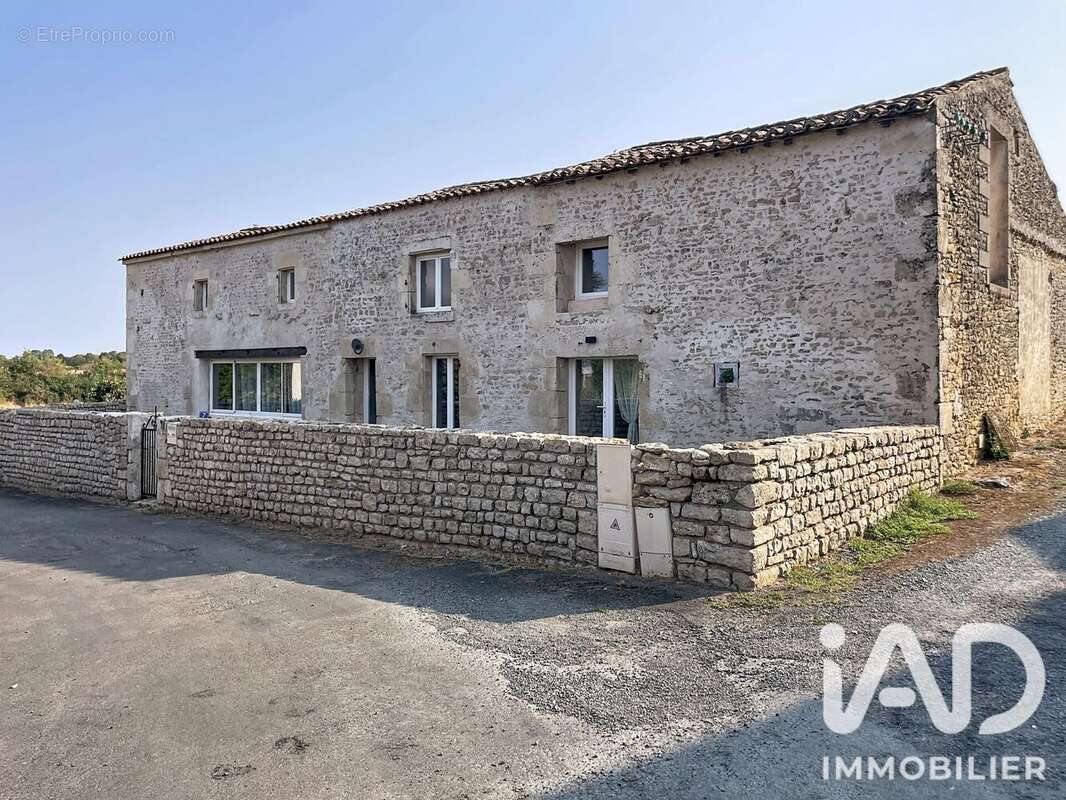 Maison 240 m² à Coulonges-Sur-L'autize  - photo 2