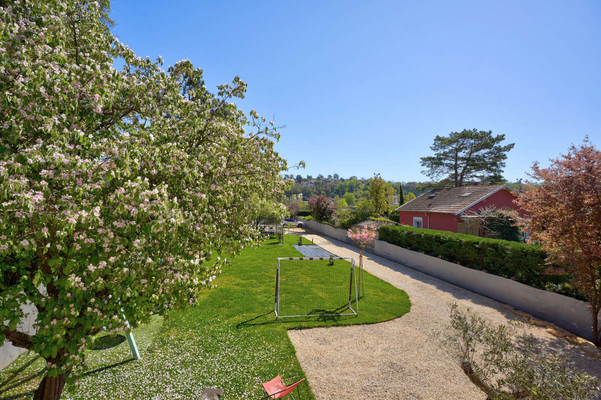 Maison à COUZON-AU-MONT-D'OR