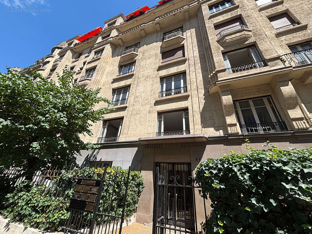 Localisation - calme - etage eleve - lumineux - vue degagee - photo 9