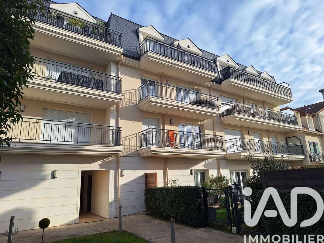 Photo 2 - Appartement à SAINTE-GENEVIEVE-DES-BOIS