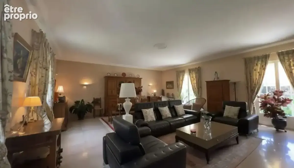 Maison 10 pièces 285 m² à vendre à Saint-Cyr-Sur-Loire (37540) - photo 8