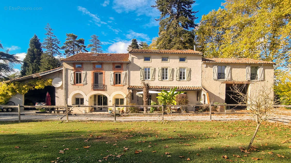 facade - Maison à MIREPOIX
