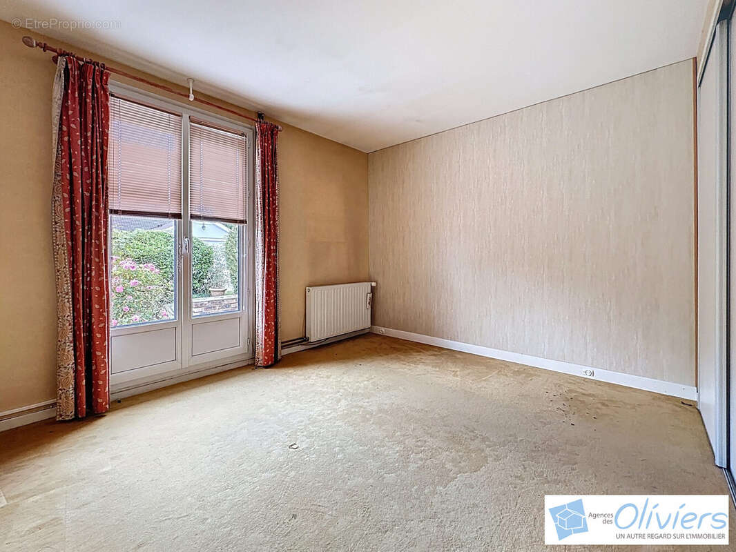 Maison à VOISINS-LE-BRETONNEUX