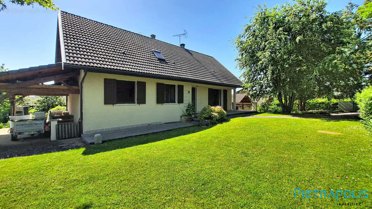 Maison à CHALLEX