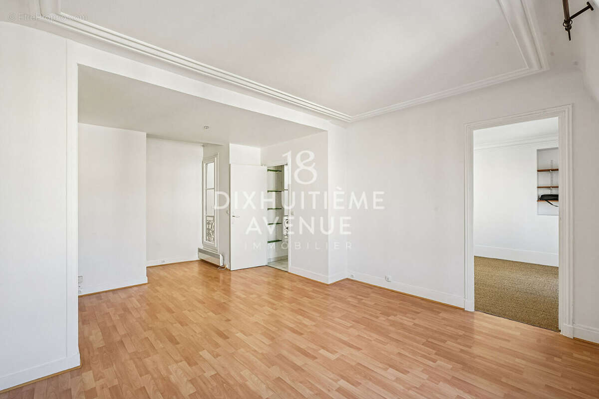 Appartement à PARIS-18E