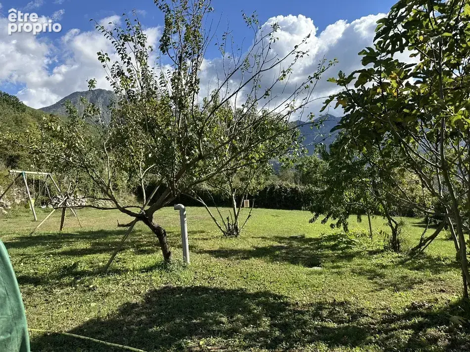 Jolie Maison avec dépendances et terrain - photo 14