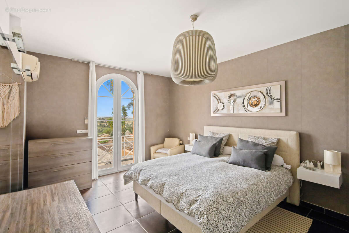 Maison à LA LONDE-LES-MAURES