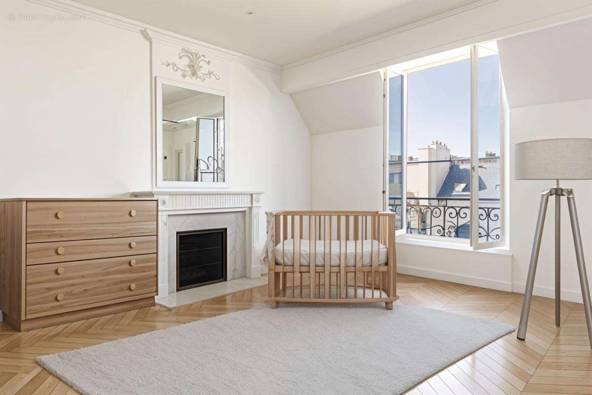 Appartement à PARIS-8E