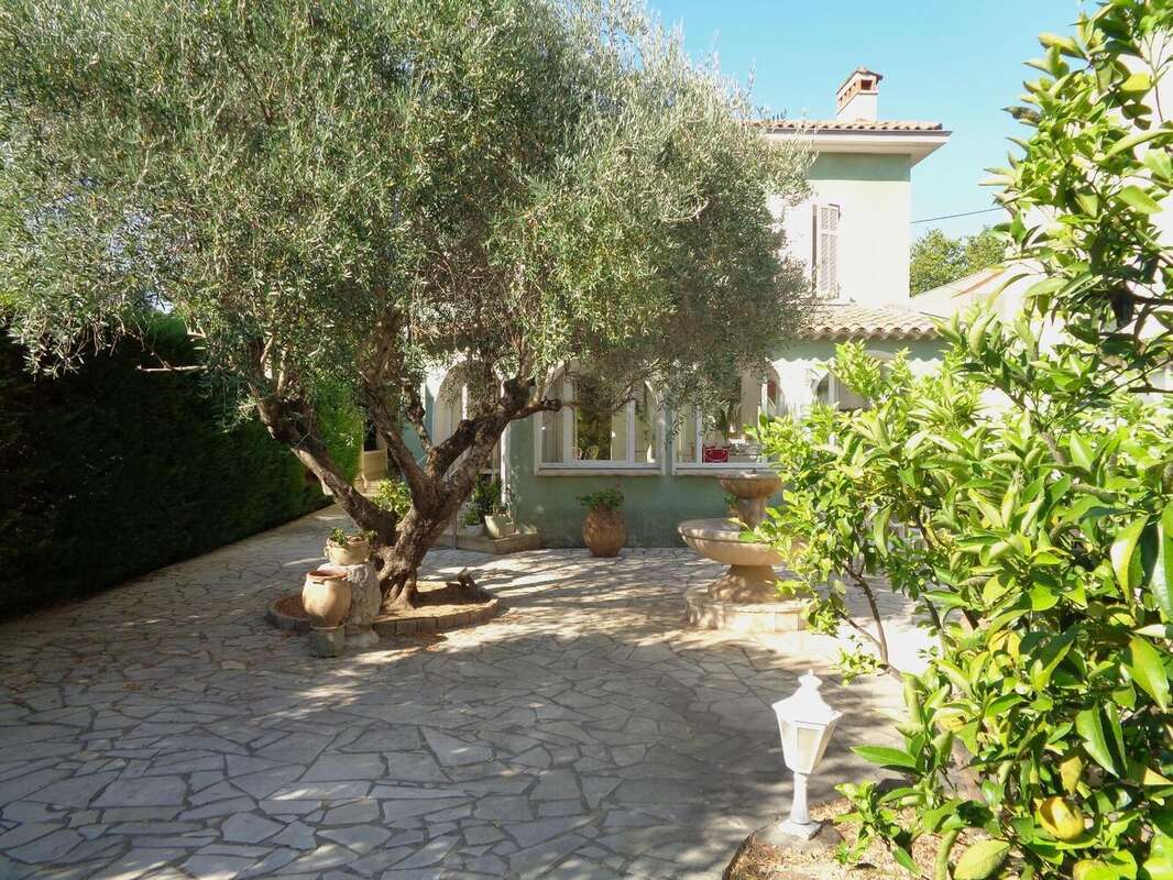   - Maison à DRAGUIGNAN