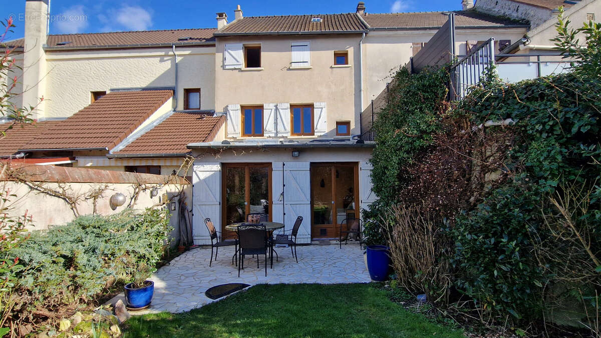 Maison à MARLY-LA-VILLE