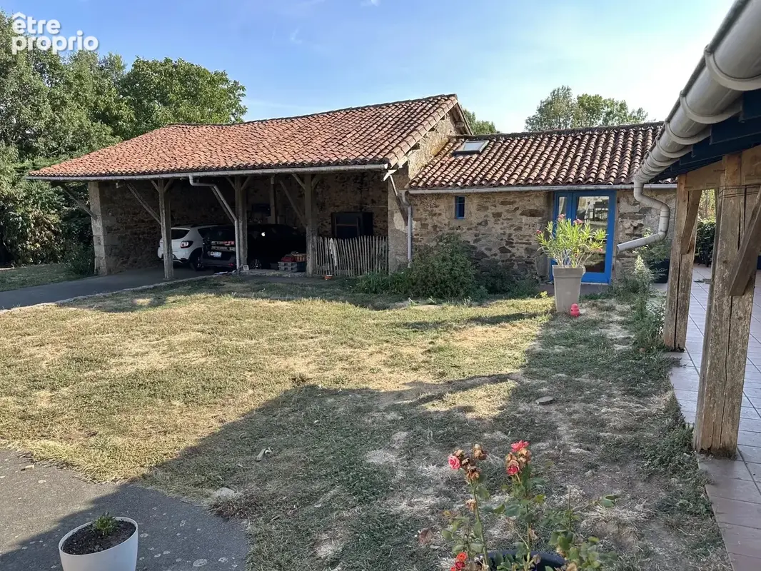 Ancien corps de ferme rénové, 5 chambres + gite + grange de 204 m² et 4 196 m² de terrain - photo 7