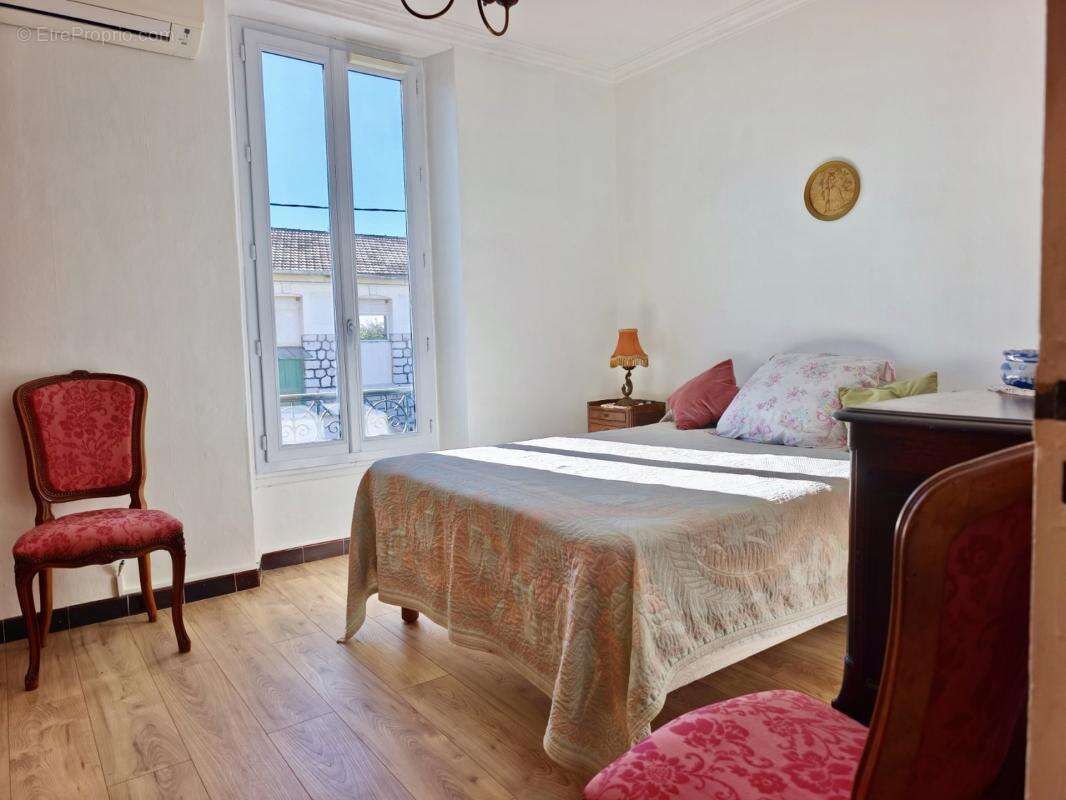 Maison à SAINT-LAURENT-DU-VAR