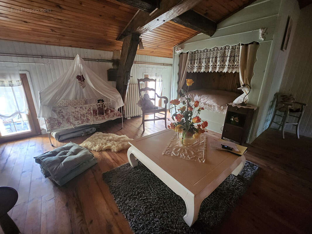OPPORTUNITÉ - VIAGER, maison en pierre de 196 m2 et dépendances sur jardin - photo 10