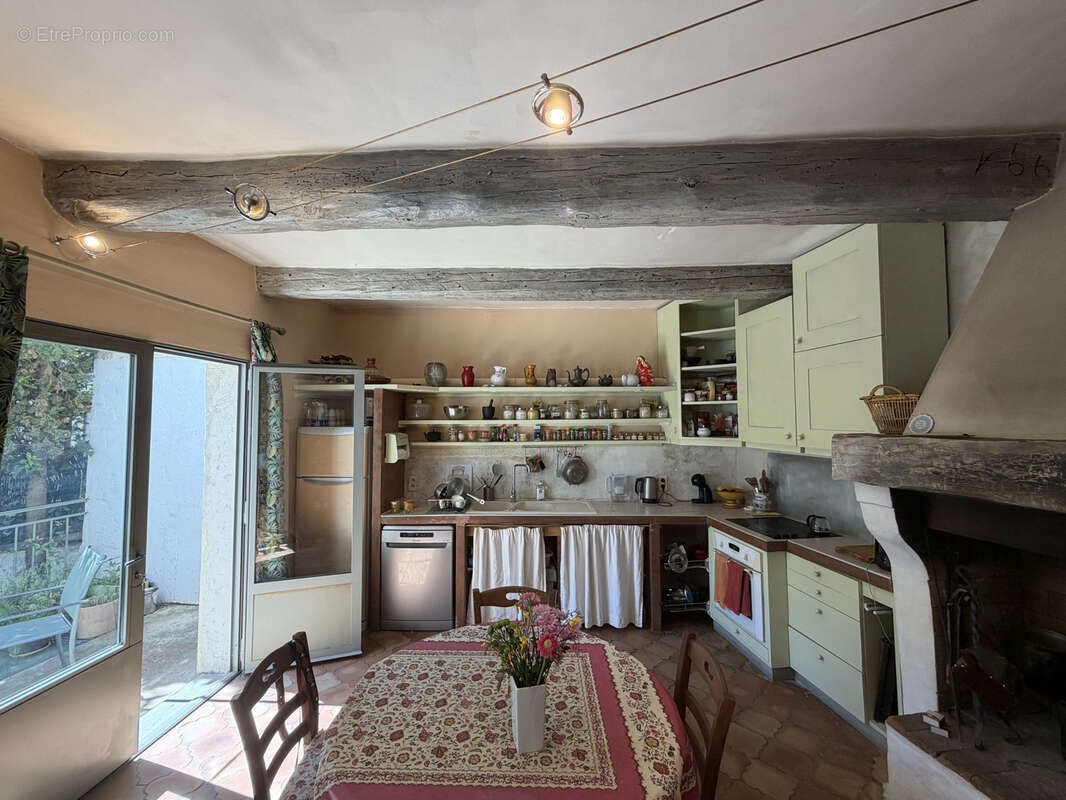 Maison à SAINT-QUENTIN-LA-POTERIE