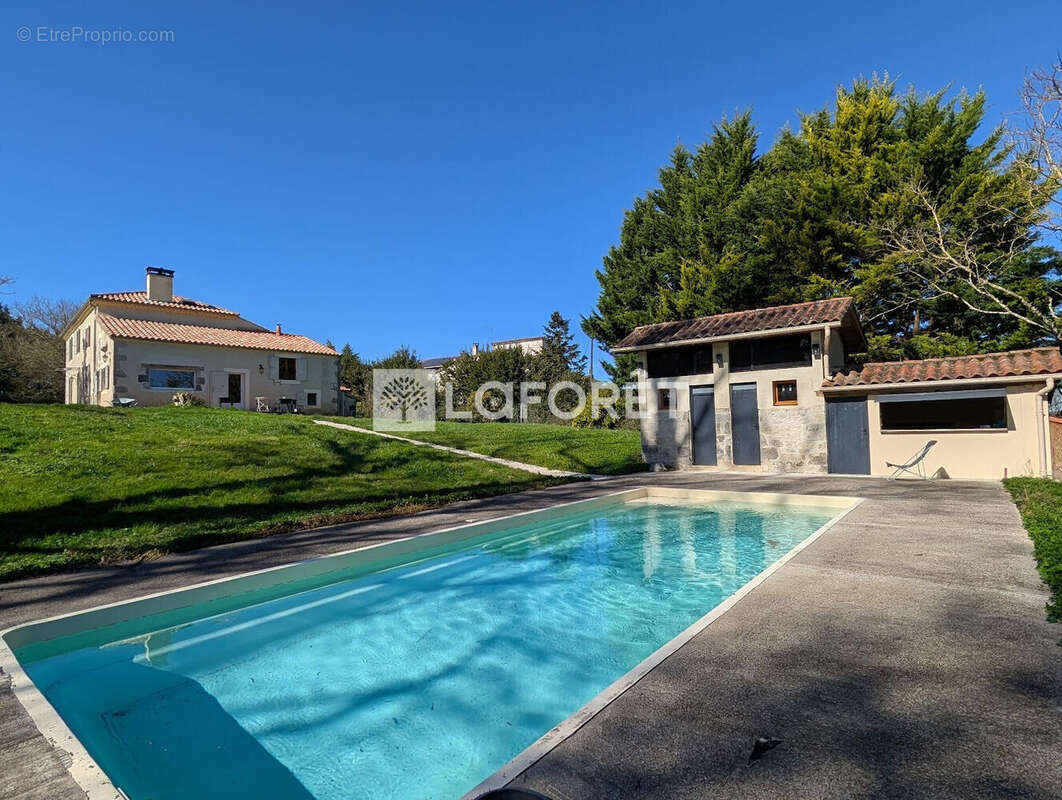 Maison à MONCRABEAU