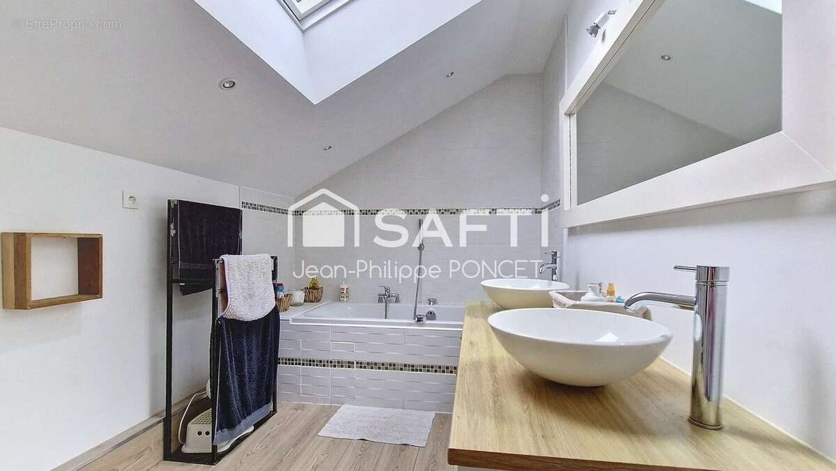 Photo 2 - Appartement à LA MADELAINE-SOUS-MONTREUIL