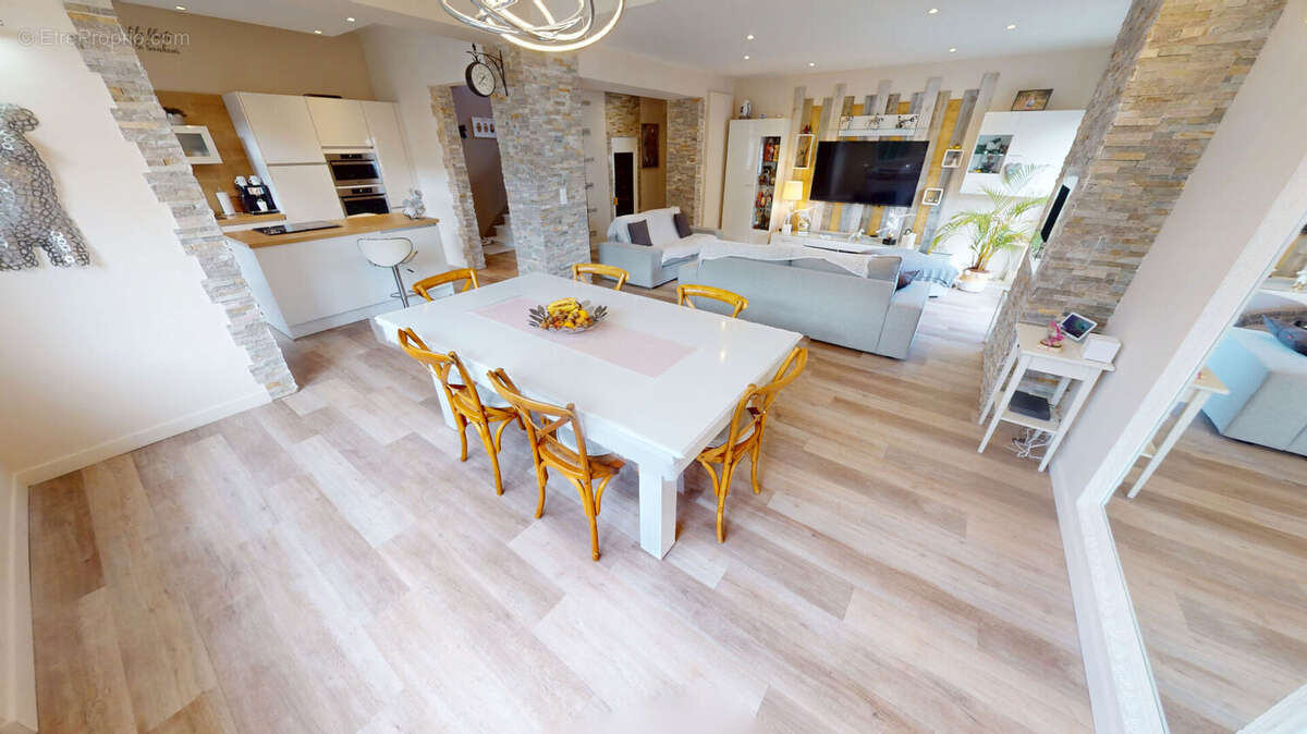 Maison à TILLY-SUR-SEULLES