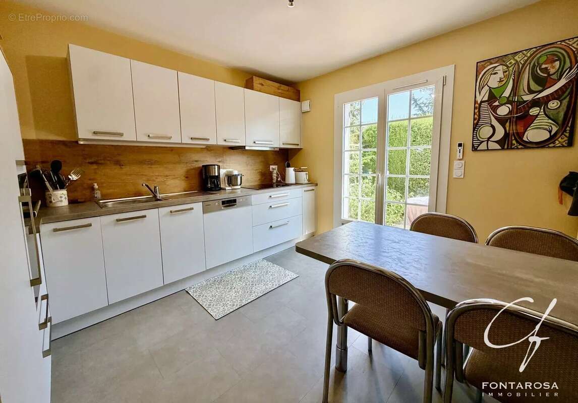 Maison familiale avec jardin et garage - photo 6