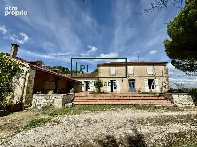 Maison 7 pièces 213 m² à vendre à Saint-Jean-Le-Comtal (32550) - photo 1