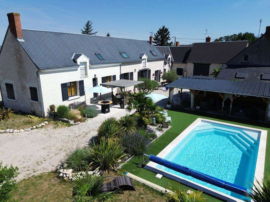 Propriété de caractère 7 pièce(s) 300 m2 - photo 2