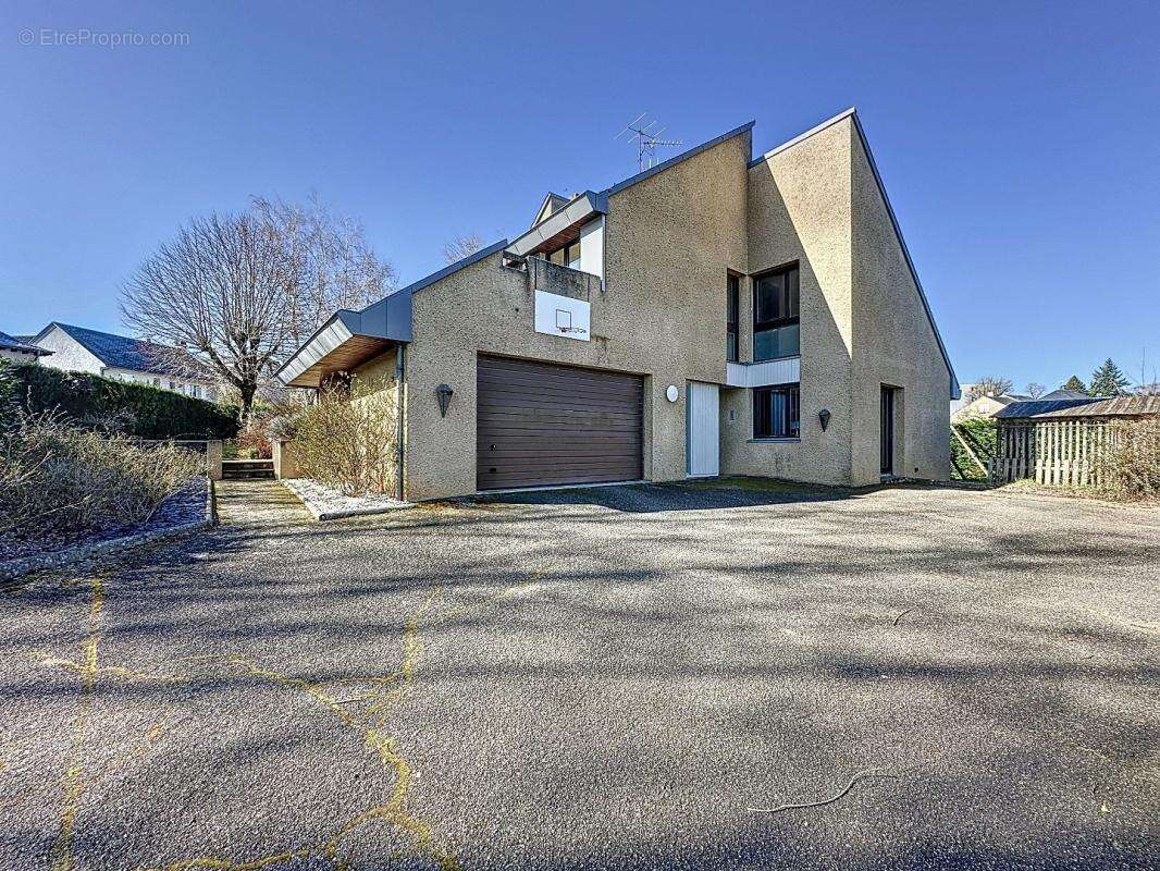 Maison à LUC-LA-PRIMAUBE