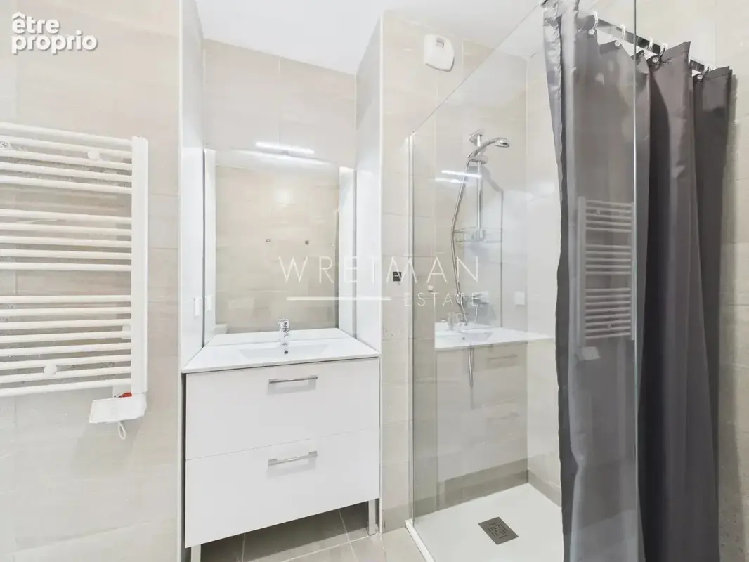 Appartement moderne avec deux balcons et place de parking en garage – Nice Le Port - photo 8