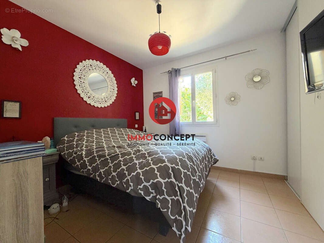 Maison à LAUDUN-L'ARDOISE