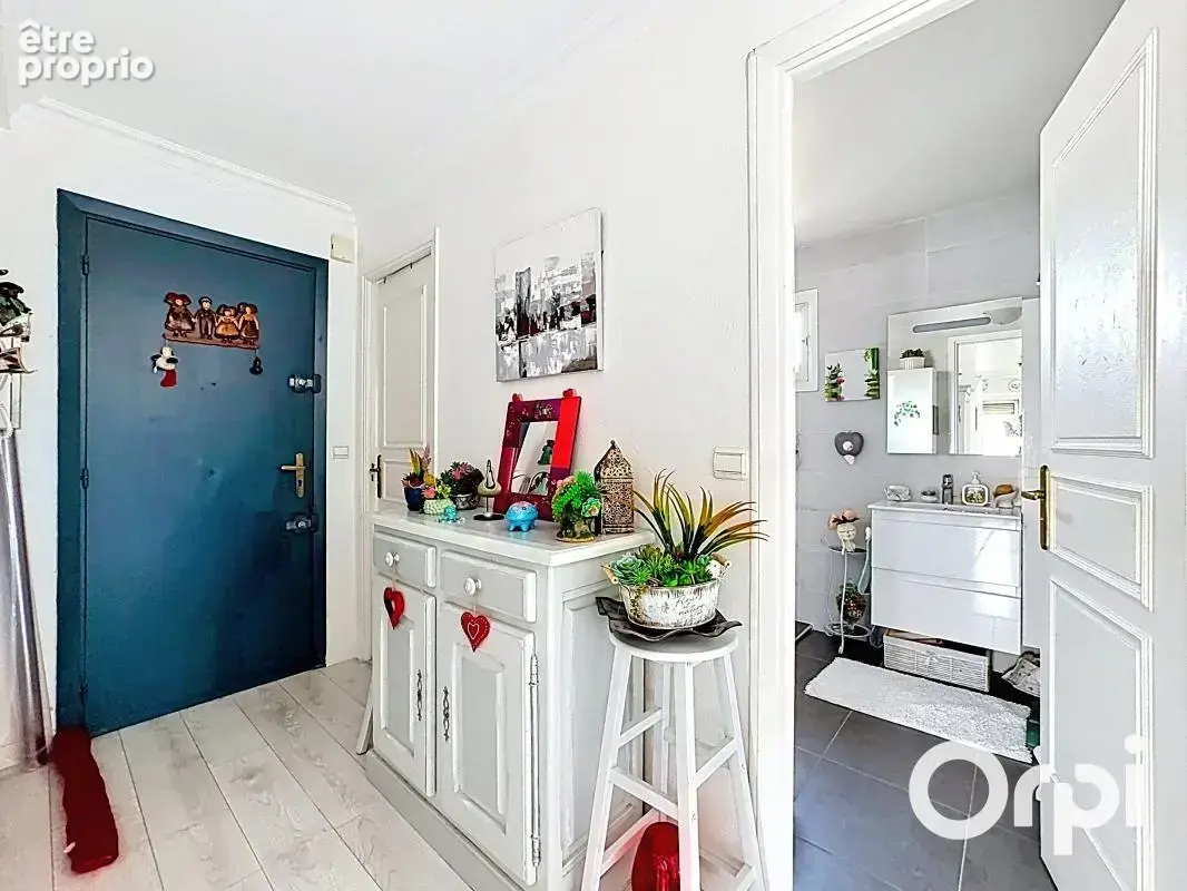 Saint-Roch - VIAGER OCCUPE - 2p 42 m² en étage élevé avec vue dégagé et cave - photo 4