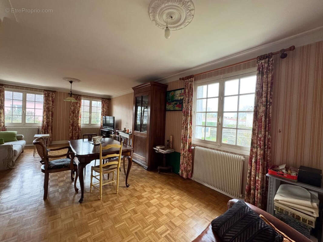 Maison à CHATENOY-LE-ROYAL