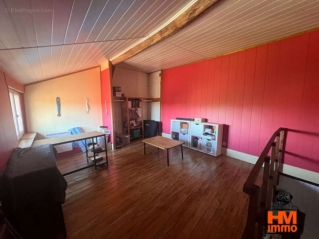 Maison à SAINT-LEONARD-DE-NOBLAT