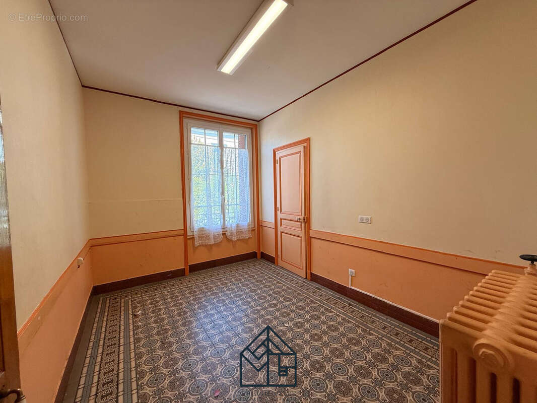 Riorges - rue marechal foch - maison des annees 30 a renover - photo 13