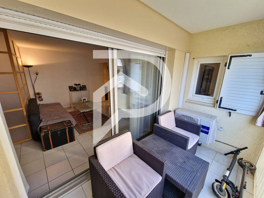 Appartement à SAINT-LAURENT-DU-VAR