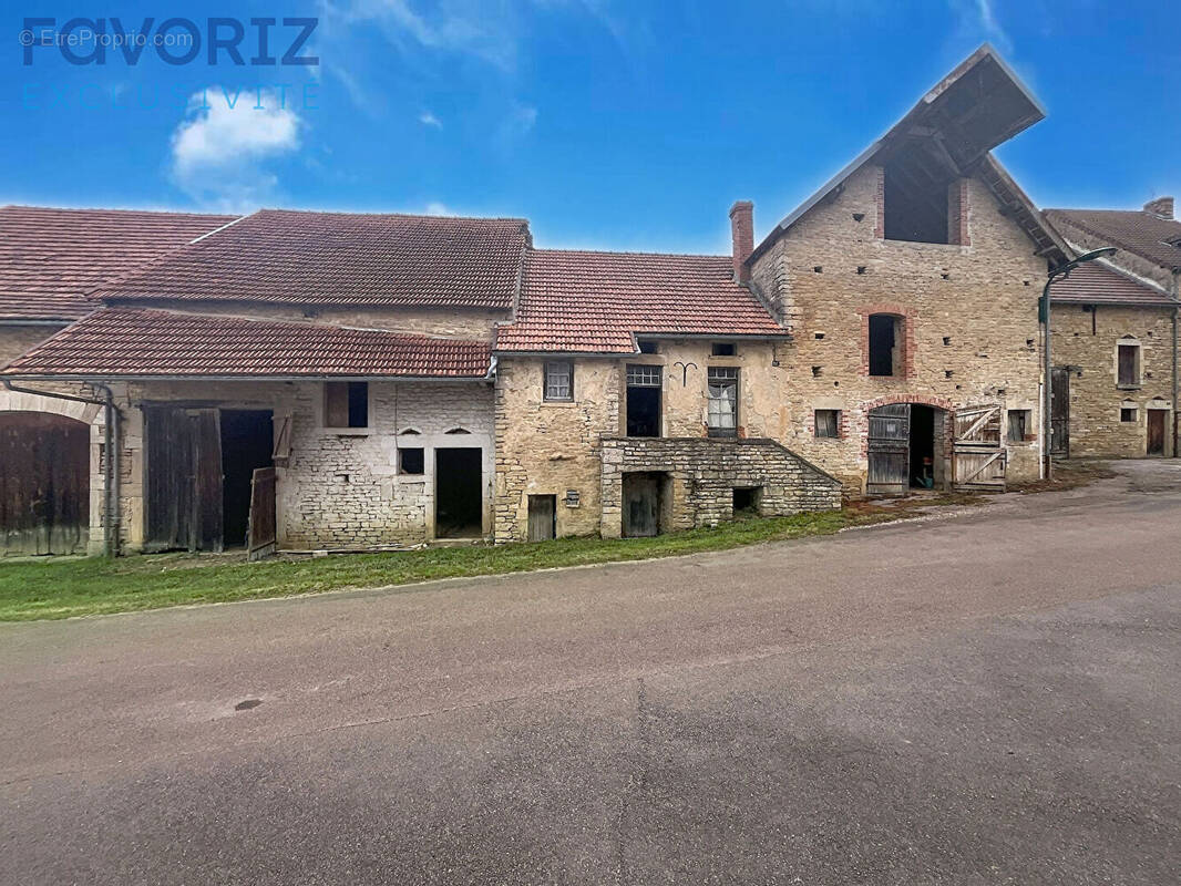 Maison à MASSINGY-LES-VITTEAUX