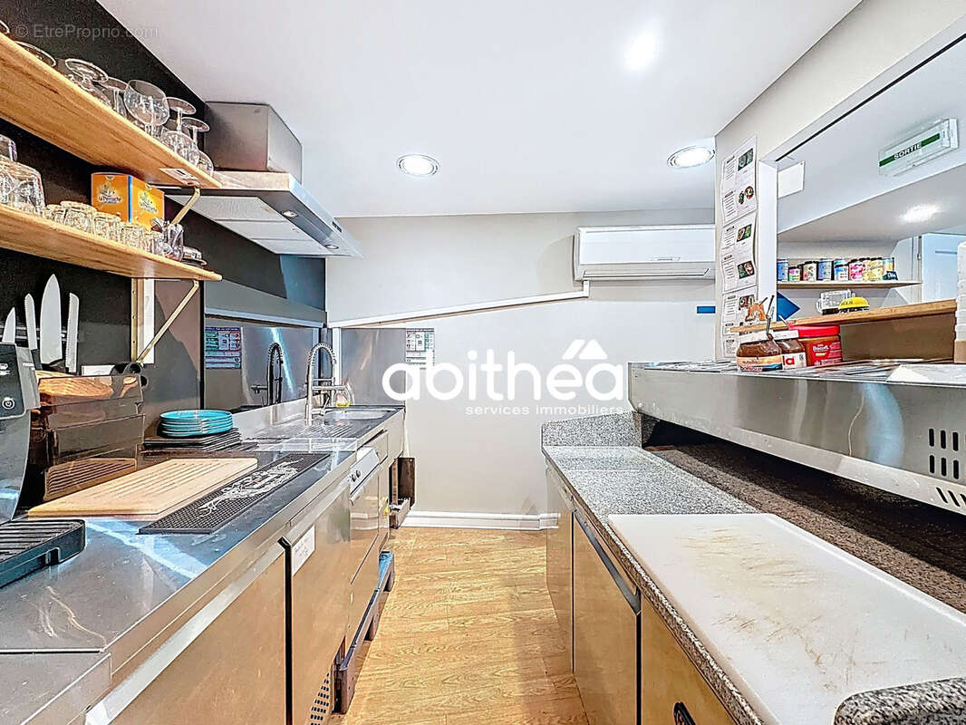 Exclusivité - droit au bail - local commercial 70 m2 - terrasse - place de la mairie - photo 7