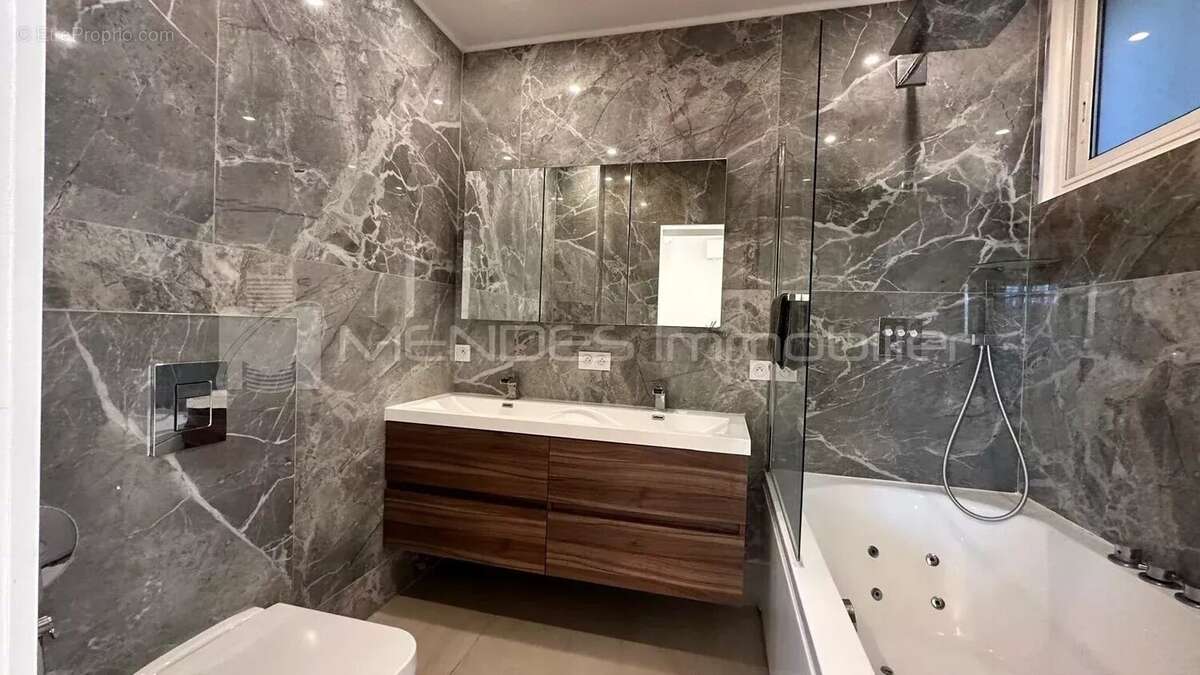 Appartement à ROQUEBRUNE-CAP-MARTIN