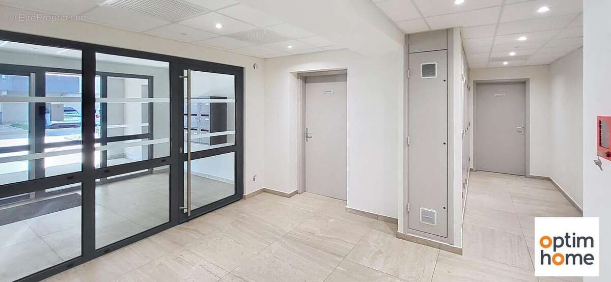 Appartement plain pied 50m2 environ - terrasse - place de parking privative - vendu meuble - photo 10