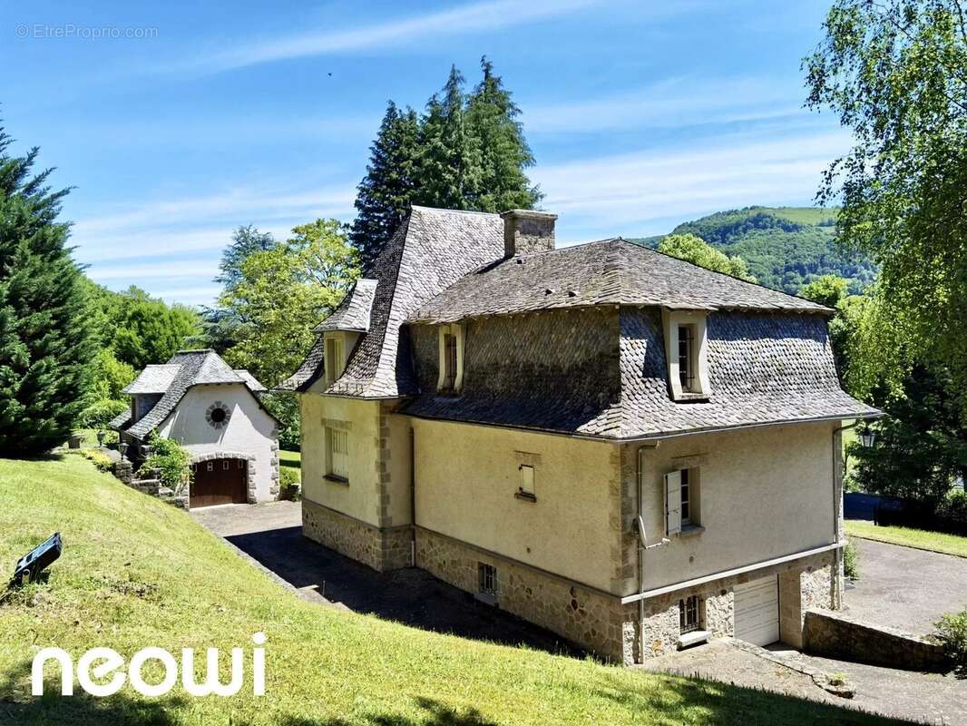 Maison à VIC-SUR-CERE