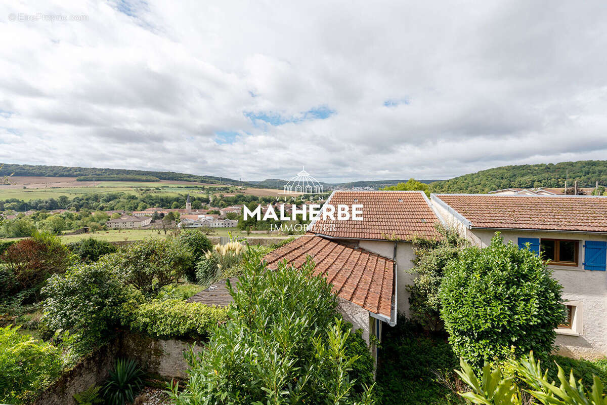 Maison à LAY-SAINT-CHRISTOPHE