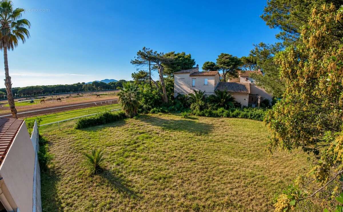 Terrain à HYERES