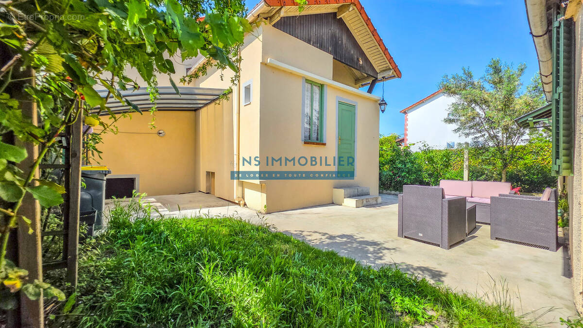 Maison à SARTROUVILLE