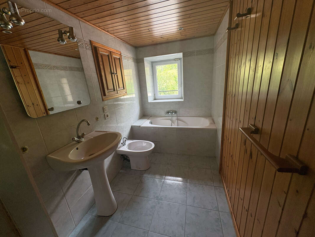charmante maison avec jardin privatif et garage  à Vievola - photo 16