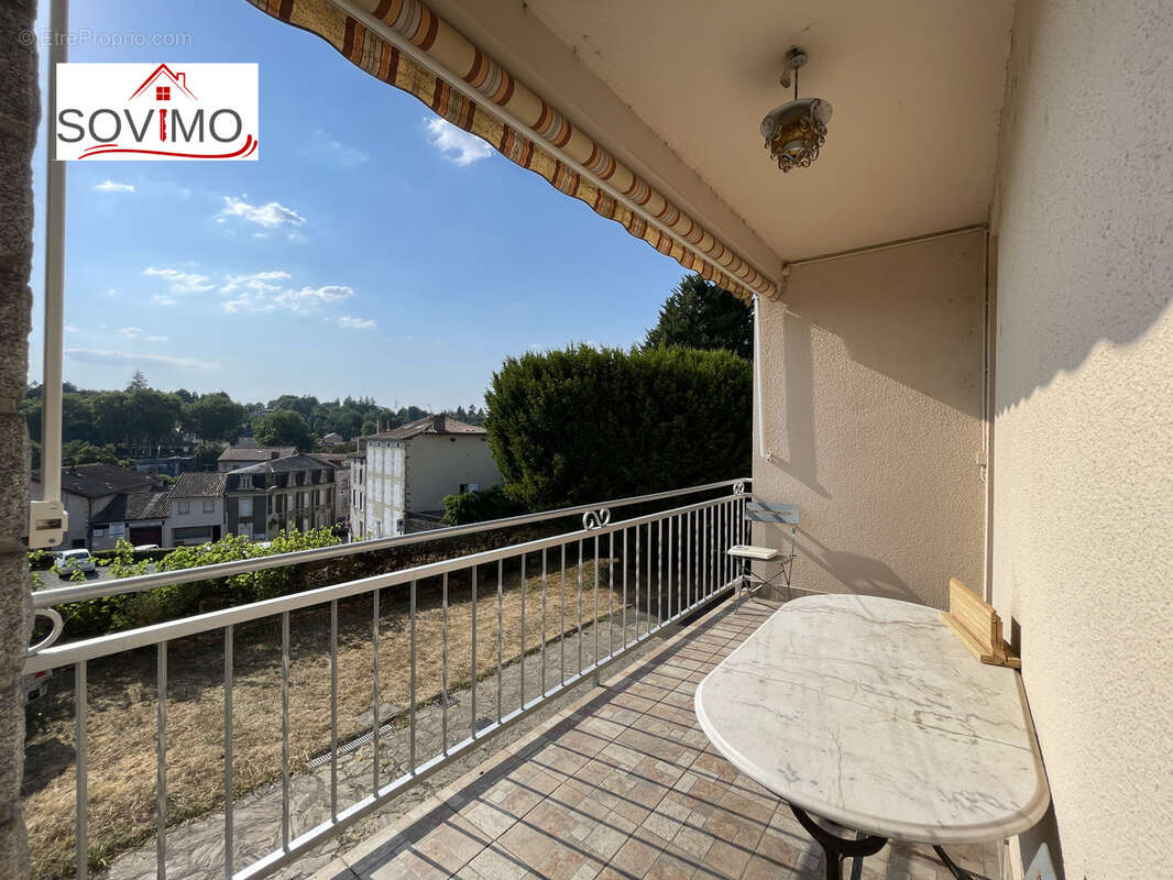 Rare en centre ville, maison familliale avec vue, dépendances et terrain clos de 817 m2. - photo 27