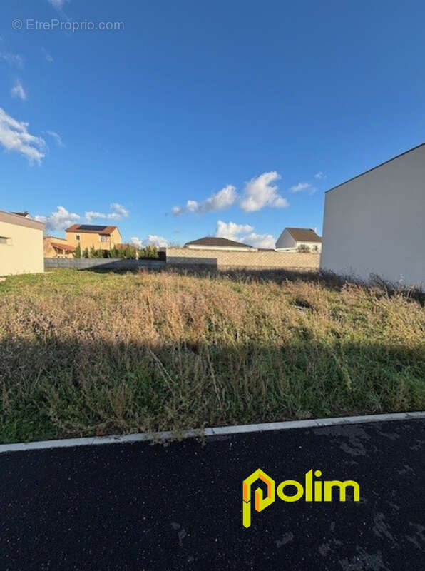 Terrain à LOUVIGNY