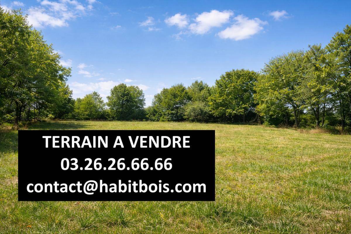 Terrain à SAINT-MEMMIE