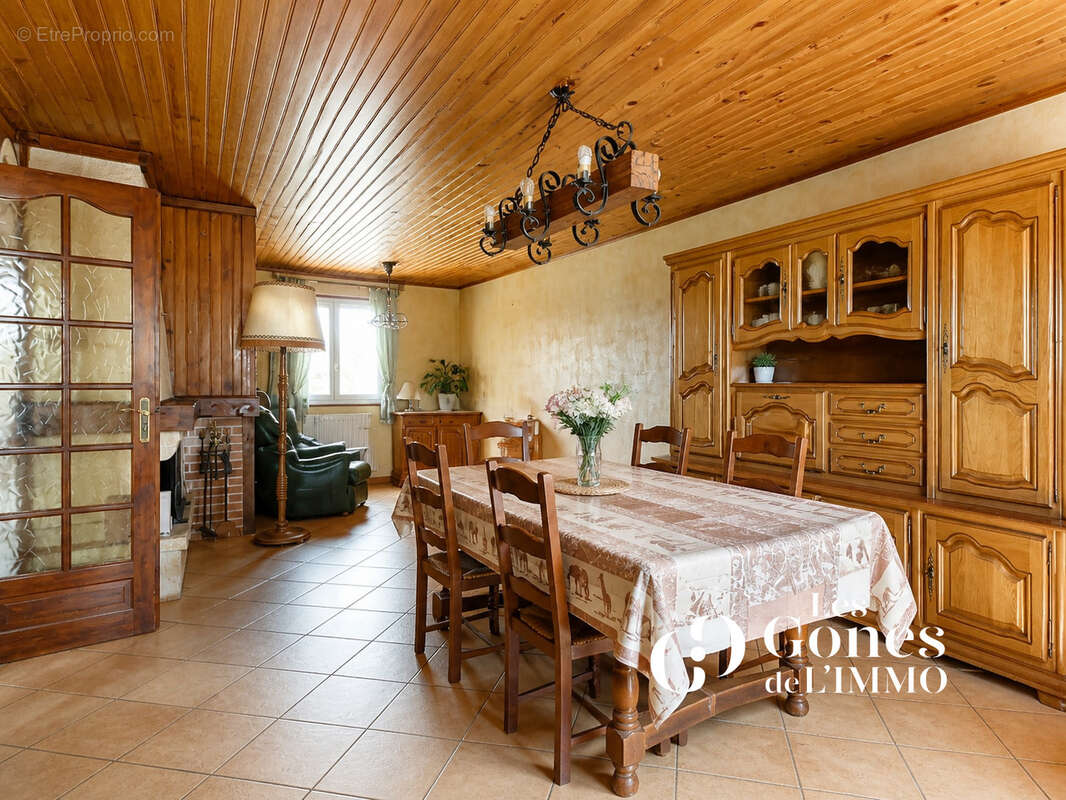 LENTILLY   Maison familiale avec fort potentiel   Terrain piscinable de 1 068 m2 - photo 2