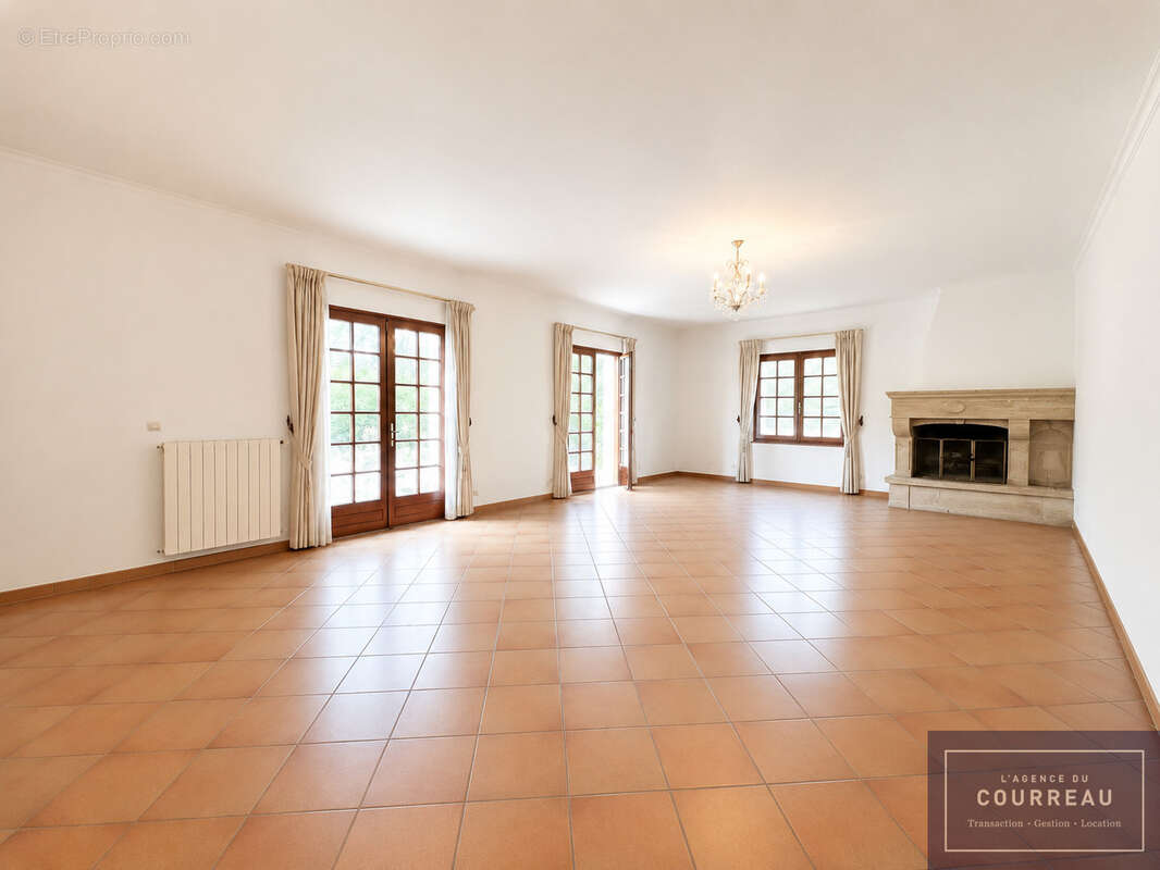 Villa de caractère de 281 m2 sur parcelle arborée de 2 000 m2 - photo 8