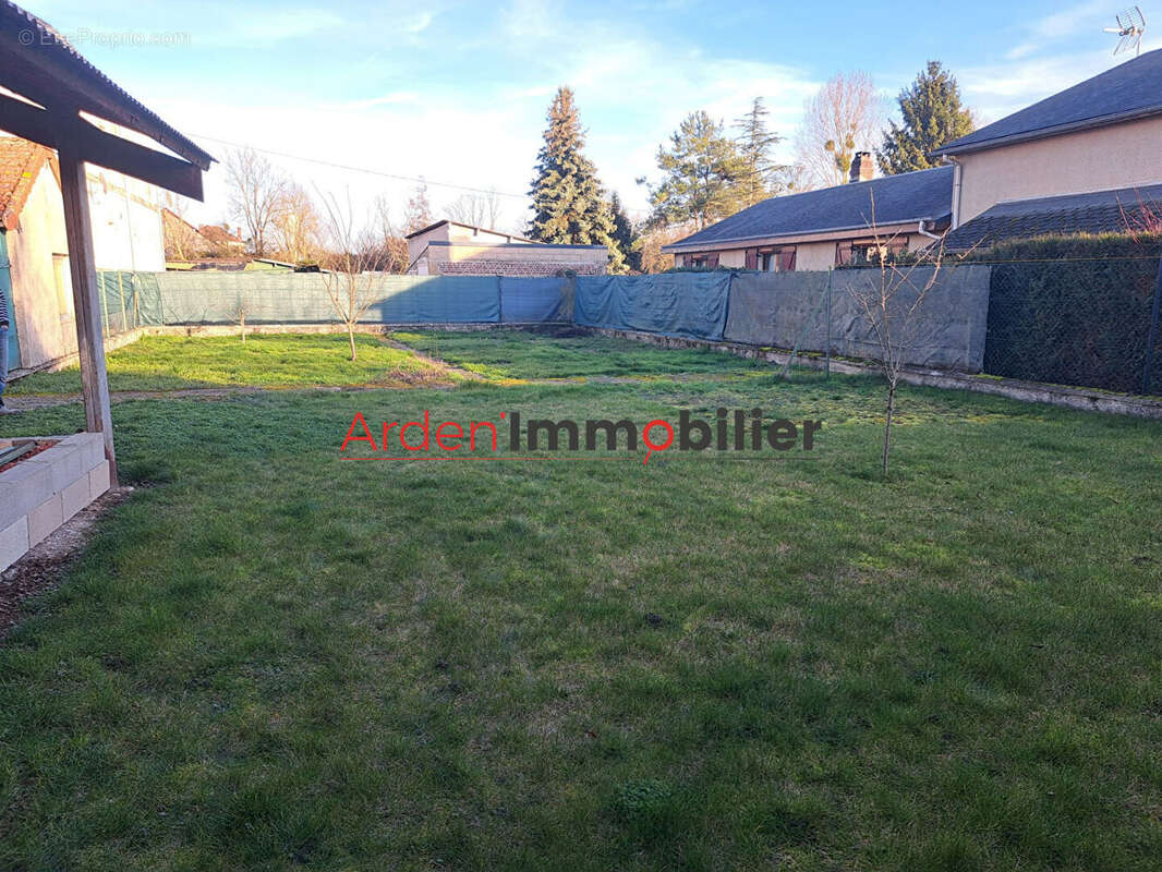 Maison à AMBLY-FLEURY