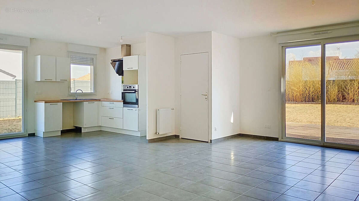 Maison récente, plain pied, 3 chambres, Garage - photo 2