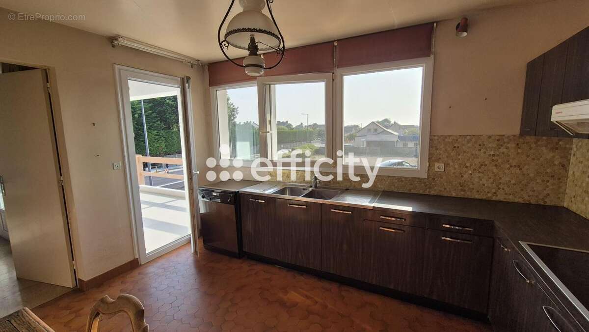 Maison 230 m² à Saint-Come-De-Fresne  - photo 32