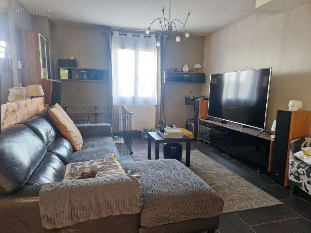 Maison à NUILLE-LE-JALAIS